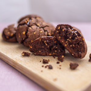 Salted chocolate brownie cookies with roasted hazelnuts