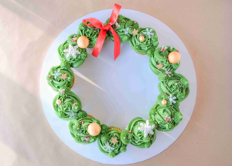 polly-cupcakewreath